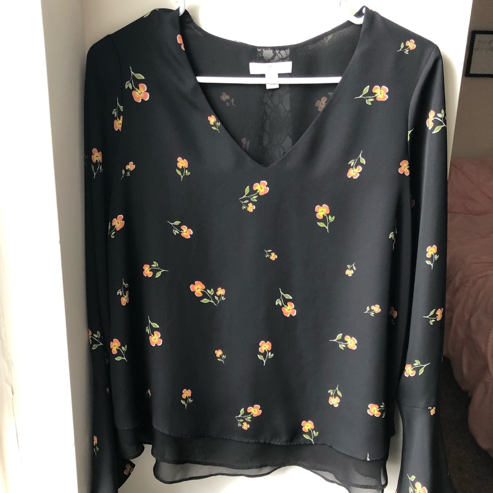 Bell sleeve floral blouse w/ lace back